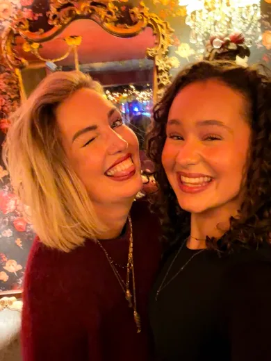 Mieke samen met haar dochter